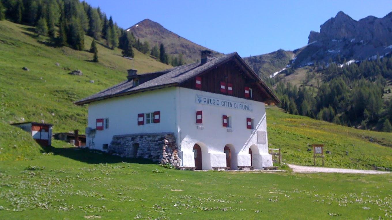 Rifugio Citta di Fiume translates to "Fiume City Refuge" in English. In Finnish, it would be "Fiumen kaupungin turvapaikka." image 1